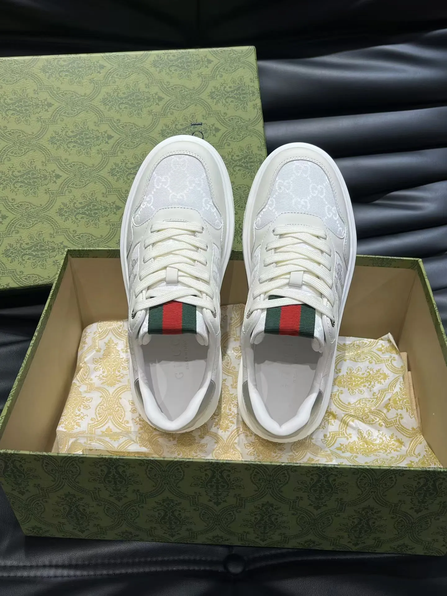 P460 new men's shoes GUCCI [Lightning] latest shoes are shipped. Original quality, fashionable, special materials, sheepskin lining, new packaging. The foot feels super comfortable and the workmanship is impeccable. Size: 38-45